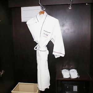 Standard Zimmer mit Kingsize-Bett